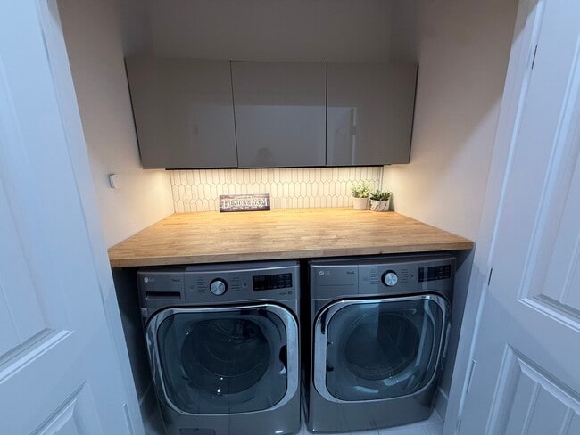 Building Photo - 5380 Oakbourne Ave