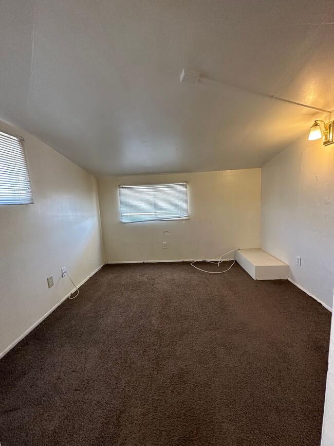 Building Photo - 725 1/2 Kern St Apt B -- West Valley Real ...