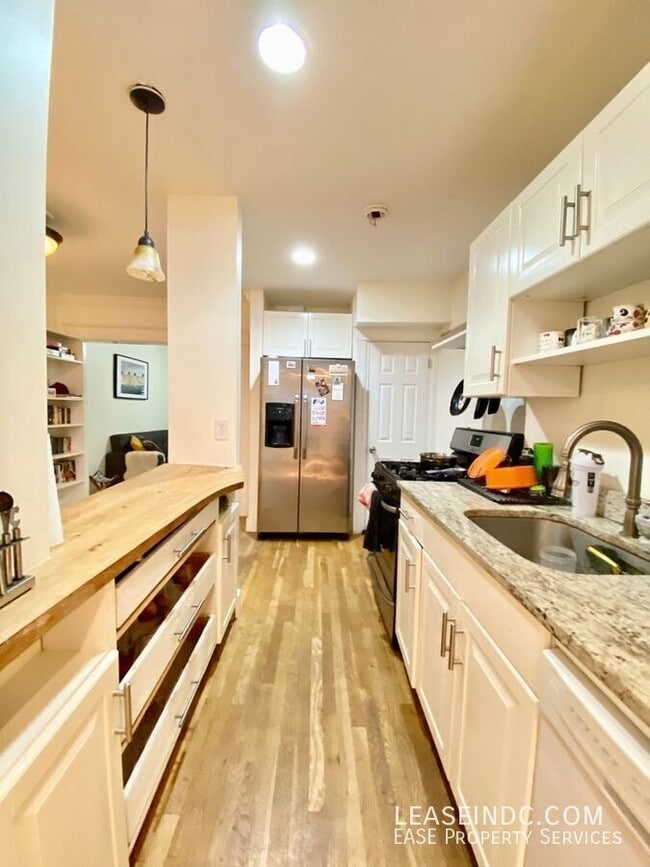 Building Photo - 2517 3rd St NE