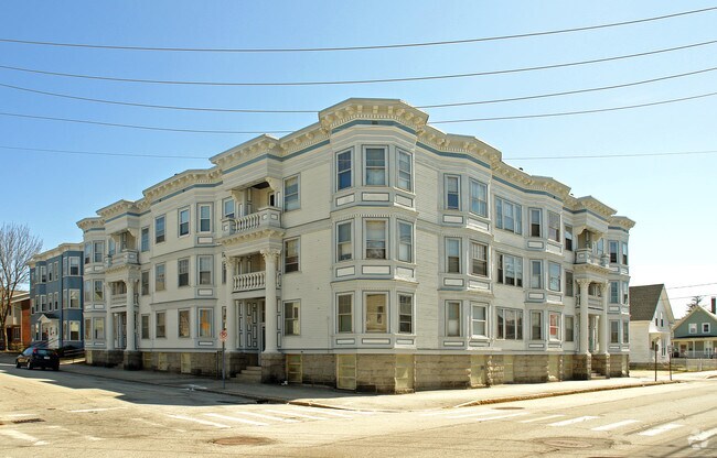 Building Photo - 307 Merrimack St