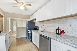 Building Photo - 5843 Magnolia St