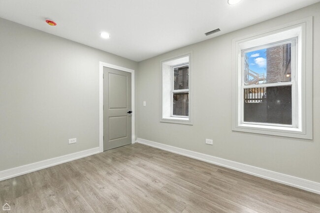 Building Photo - 4351 S King Dr