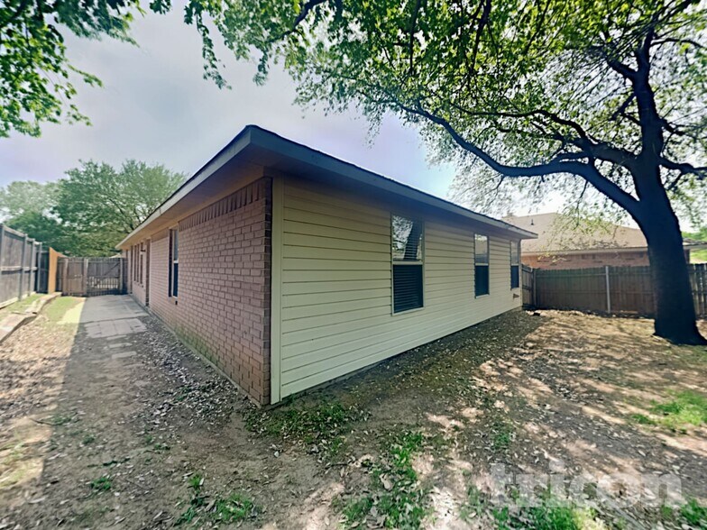 Building Photo - 7548 Ashcroft Cir