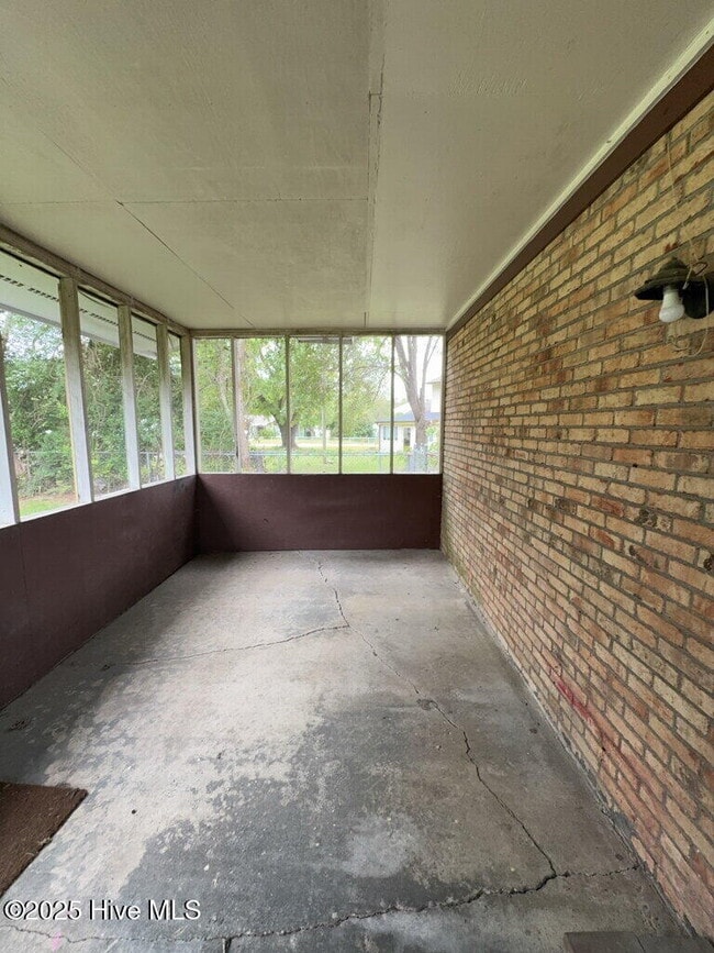 Building Photo - 110 Birch Rd