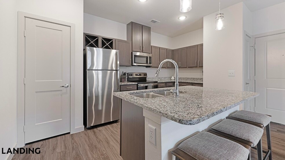 Building Photo - 2825 Main St