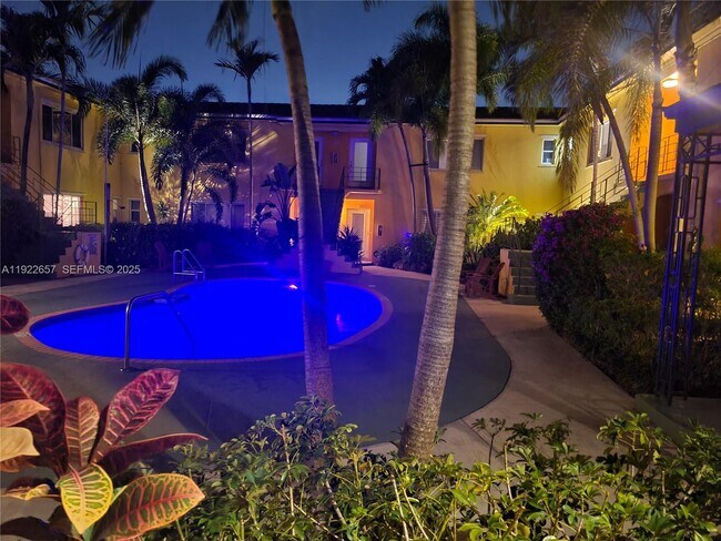 Primary Photo - 729 NE 16th Ave