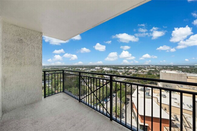Building Photo - 600 W Las Olas Blvd