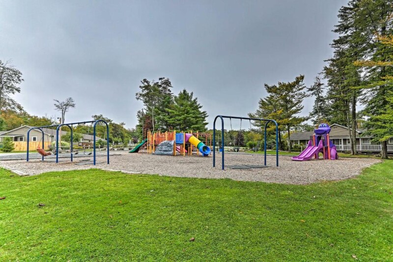 Building Photo - 8963 Deerfield Rd