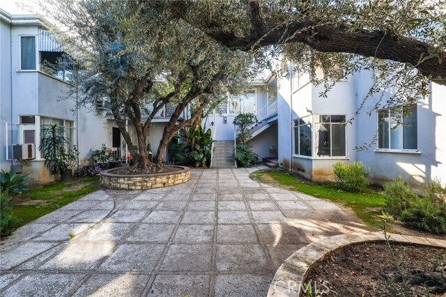 Primary Photo - 1014 E Carson St