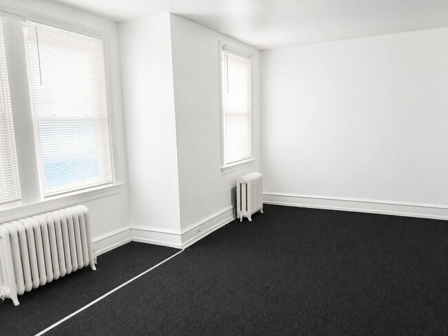 Building Photo - 5611 N Park Ave