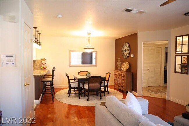Building Photo - Beautiful Fully Furnished 2 bedroom 2 bath condo for rent!