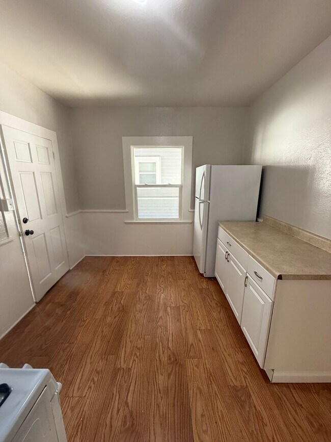 Building Photo - 61-0002