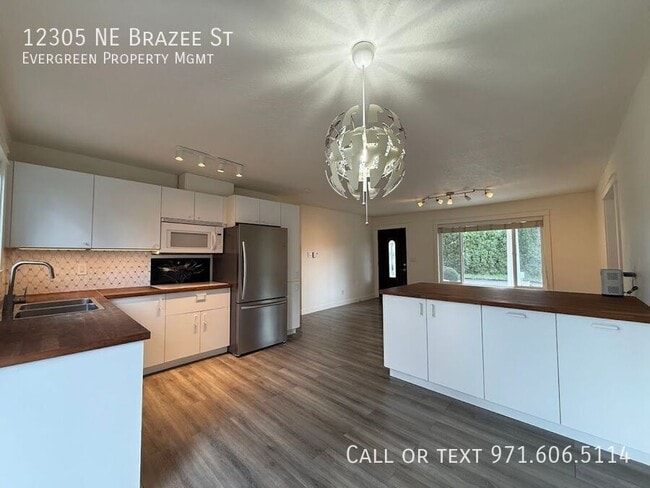 Building Photo - 12305 NE Brazee St