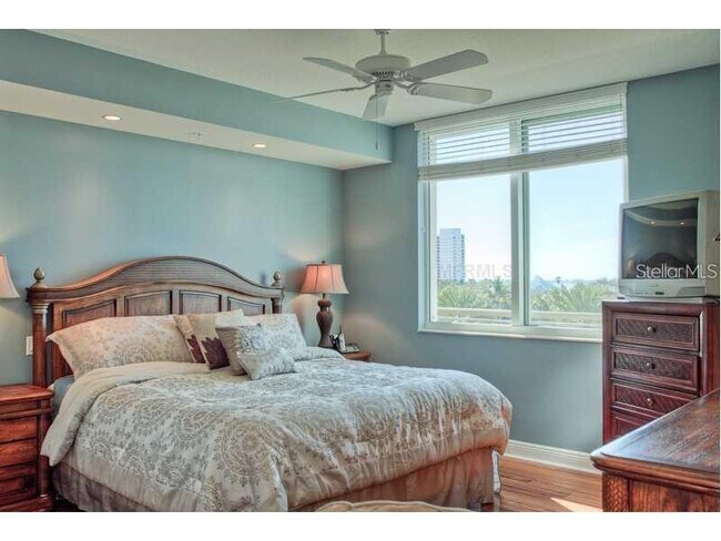 Building Photo - 800 N Tamiami Trl