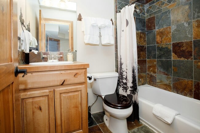 Building Photo - 390 Matterhorn Dr