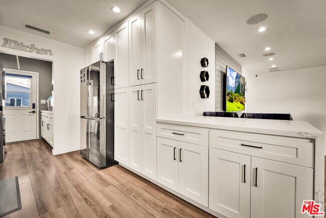 Building Photo - 12827 Sylvan St