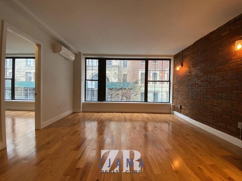 Primary Photo - 72 Willoughby St