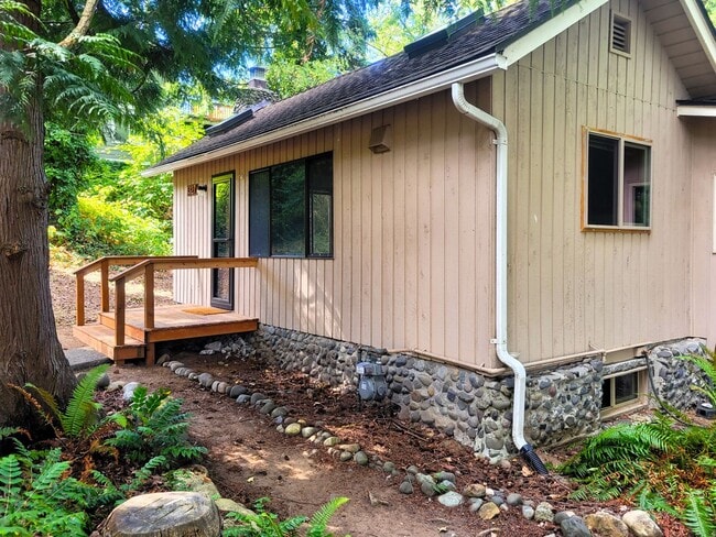 Building Photo - Cabin Style Home, 2 Bedroom - Bellingham, Toledo St