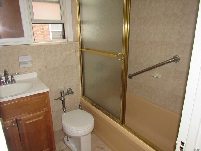 Building Photo - 111-45 76th Dr