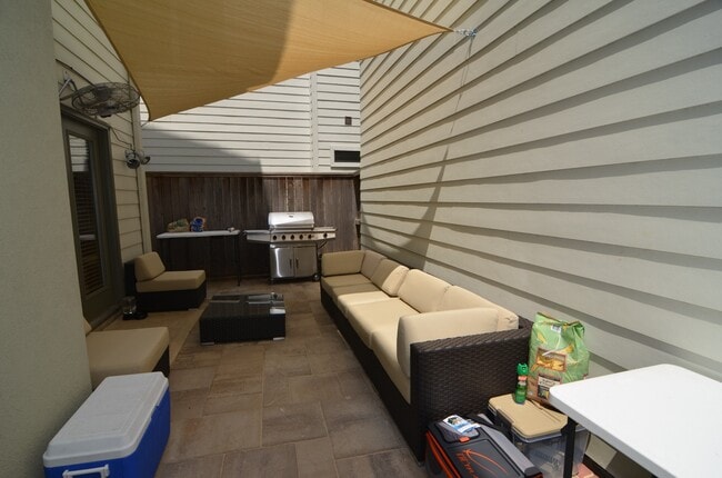 Building Photo - 5427 Kansas St