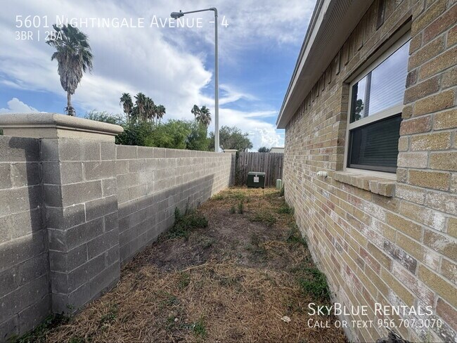 Building Photo - 5601 Nightingale Ave