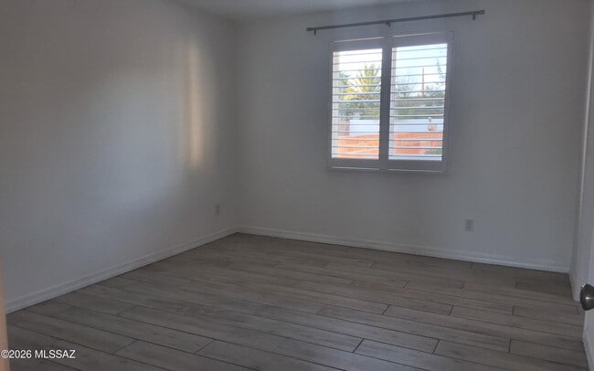 Building Photo - 434 S Vista Del Rio