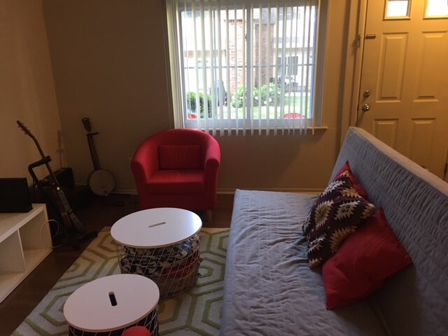 Building Photo - 525 Long Shore Dr