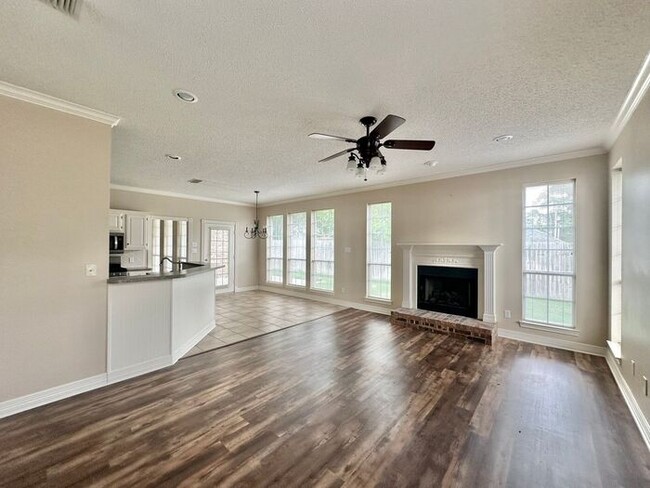 Building Photo - Stunning 3-Bedroom Home in Prime South Tyl...
