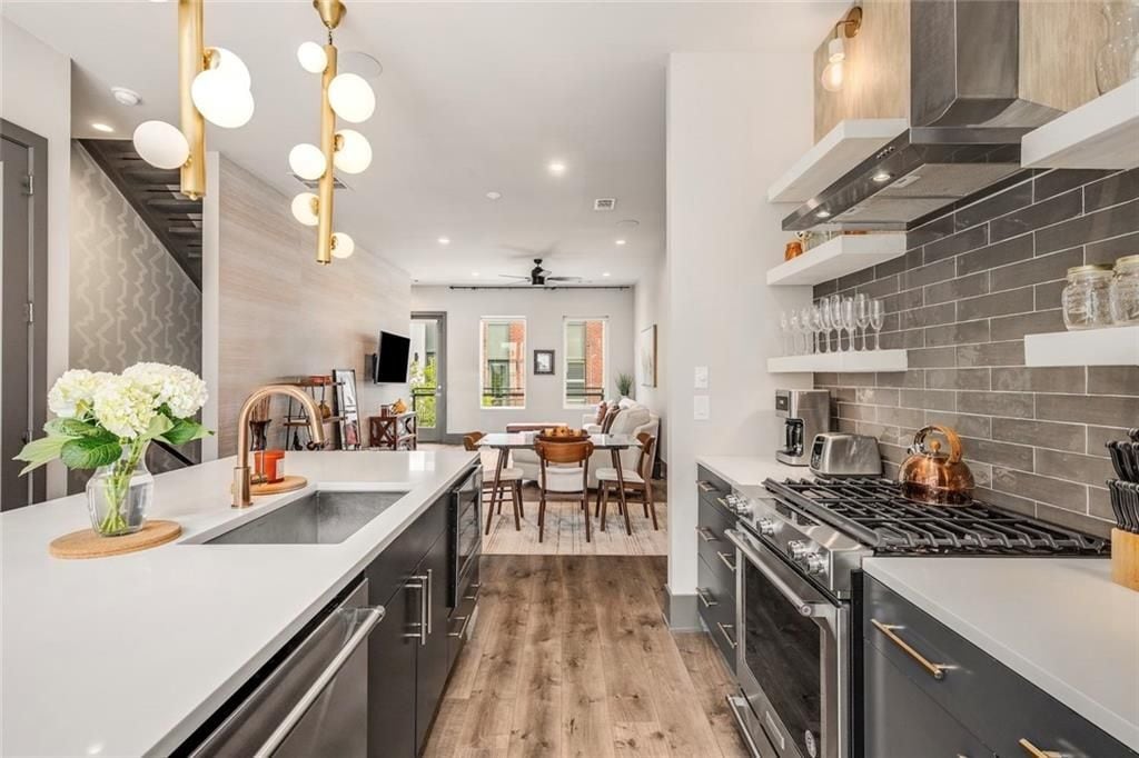 Building Photo - 1300 Chelsea Cir NW