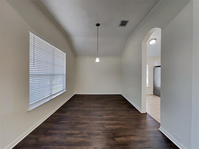 Building Photo - 30022 Saw Oaks Dr