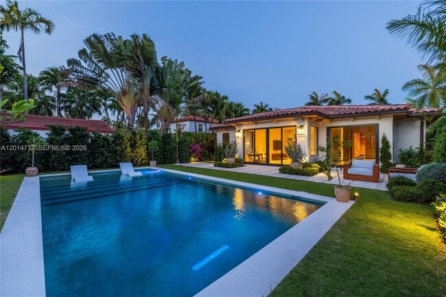 Building Photo - 4430 Royal Palm Ave