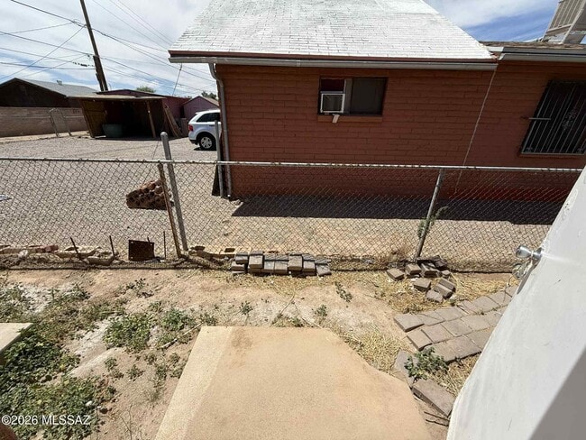 Building Photo - 4904 S 13th Ave