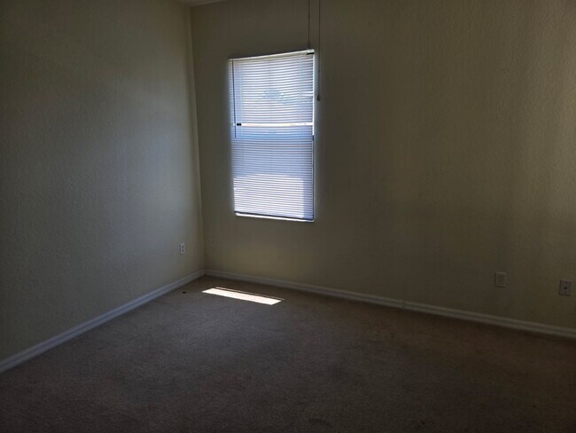 Building Photo - 1250 Clove Dr