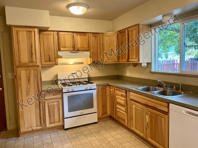 Building Photo - 1313 Fairview Dr