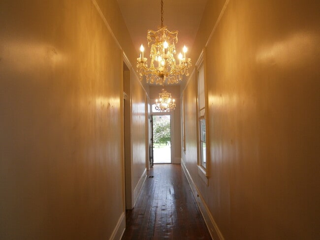 Building Photo - 220 Amelia St