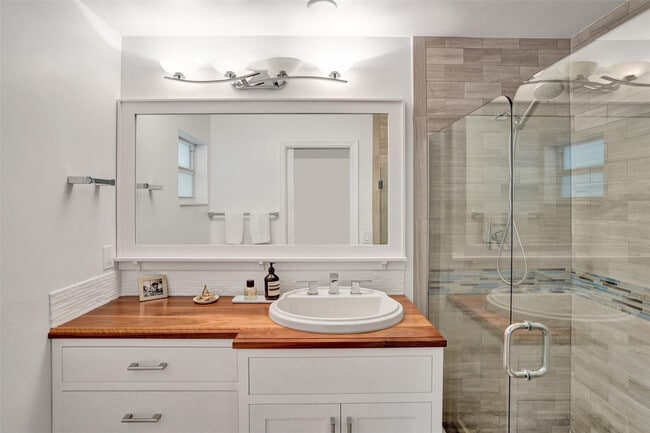 Building Photo - 2501 S Ocean Blvd