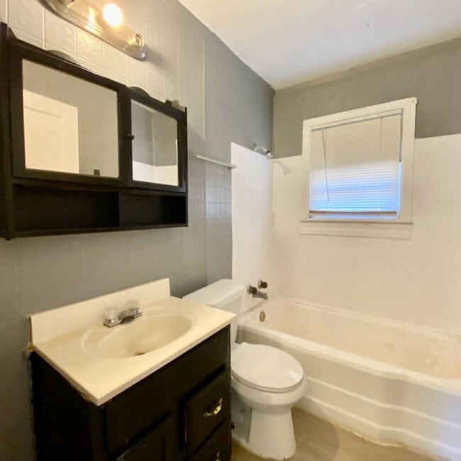 Building Photo - $0 First Month's Rent / $0 Deposit at Move-in