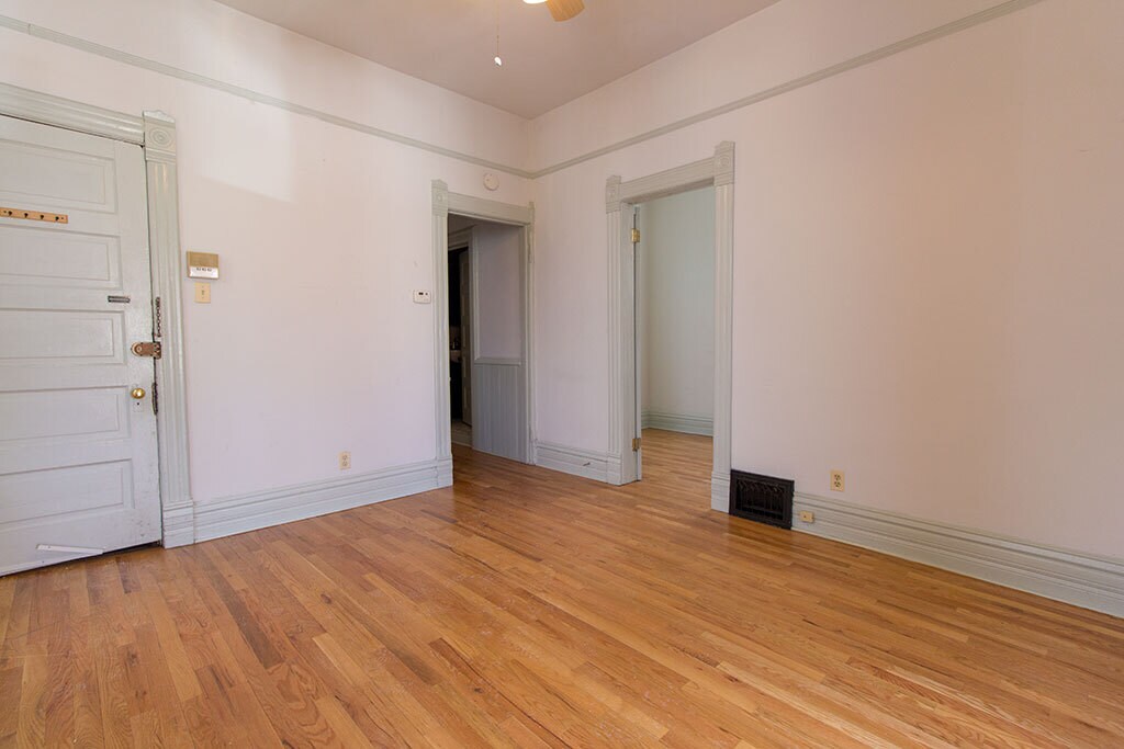 Building Photo - 1211 W Melrose St