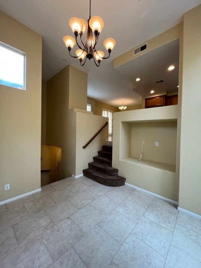 Building Photo - 2852 Villas Way