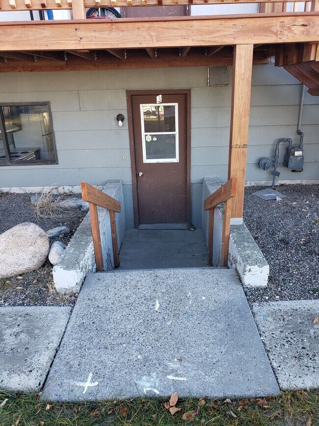 Building Photo - 406 West Ave