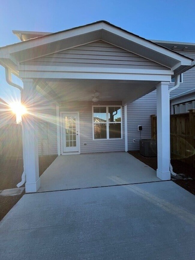 Building Photo - Brand New 3 bedroom 2.5 bath townhome in Leland area