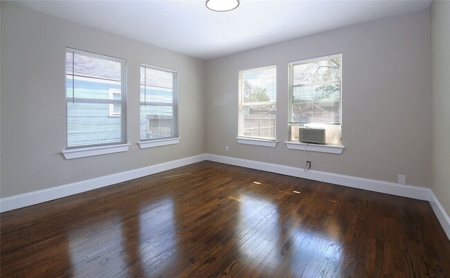 Building Photo - 5520 Lawson St