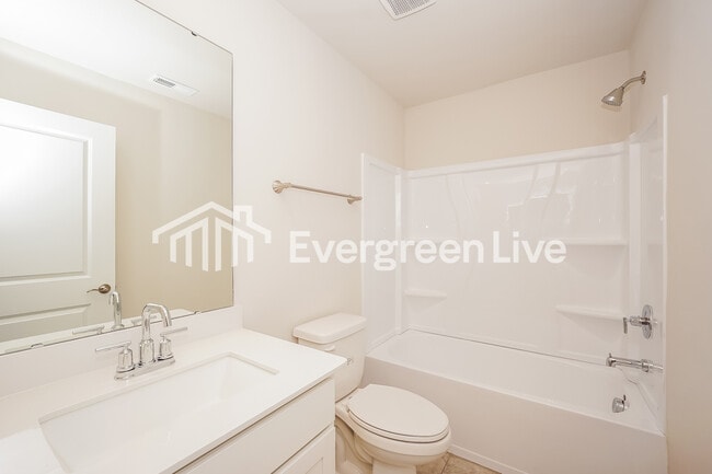 Building Photo - 6478 Fairfax Ct