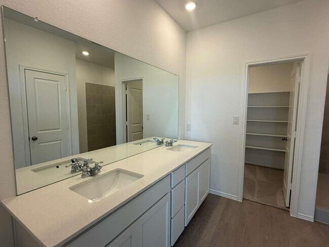 Building Photo - 261 Seven Seas Dr