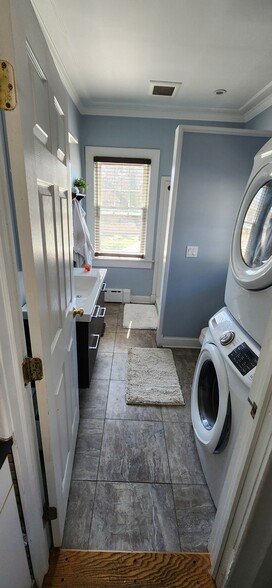 1st fl bathroom - 132 Fairmont Ave