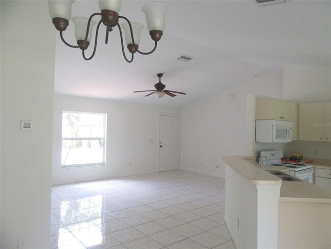 Building Photo - 2716 Vogler Ln