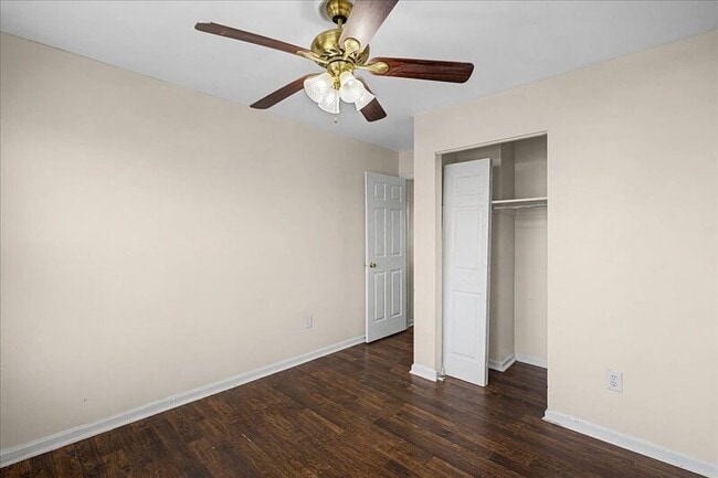 Building Photo - 511 S 6th St