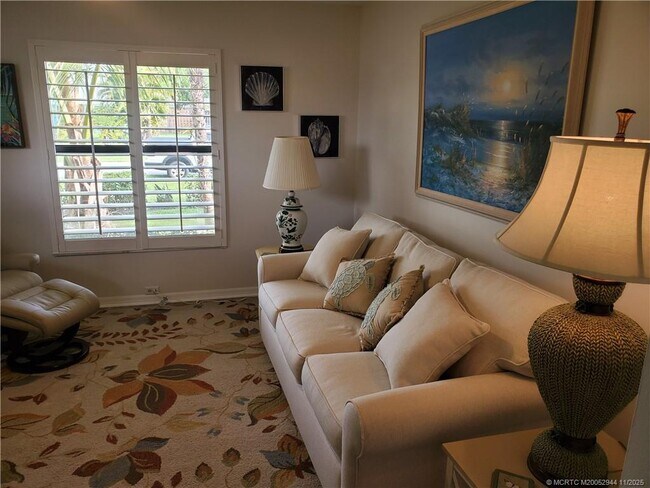 Building Photo - 590 NE Lima Vias