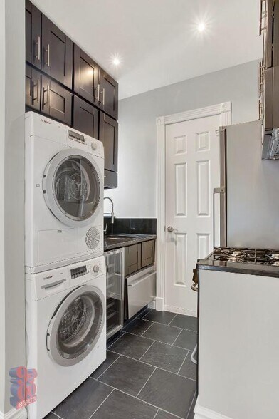 Building Photo - 52 Barrow St