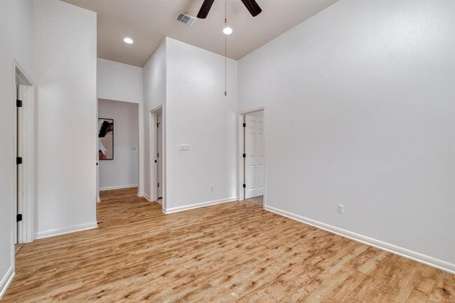 Building Photo - 2213 Lookout Range Dr